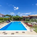 Villa Beautiful Judita With Pool In Tar Tar-Vabriga