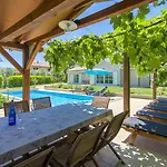 Villa Beautiful Judita With Pool In Tar *