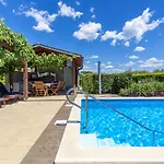 Villa Beautiful Judita With Pool In Tar