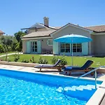 Beautiful Judita With Pool In Tar
