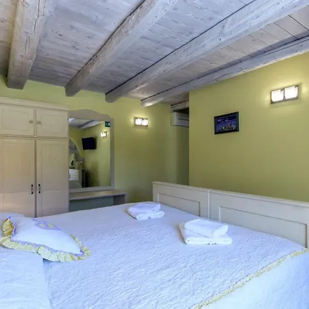 Villa Beautiful Judita With Pool In Tar Tar-Vabriga