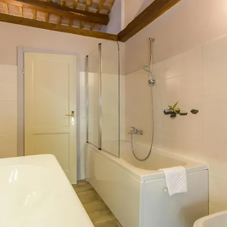 Beautiful Judita With Pool In Tar Villa