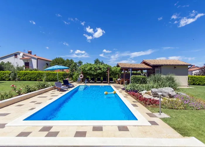 Villa Beautiful Judita With Pool In Tar Tar-Vabriga
