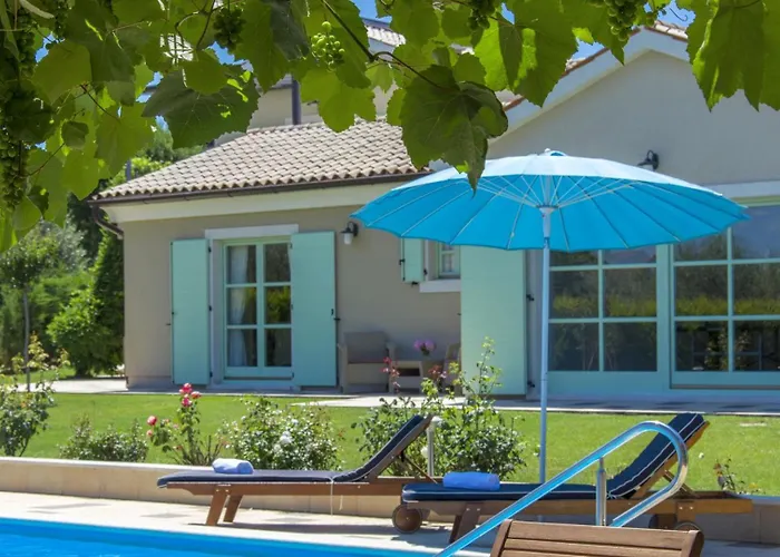 Villa Beautiful Judita With Pool In Tar