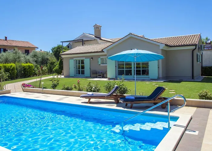 Beautiful Judita With Pool In Tar