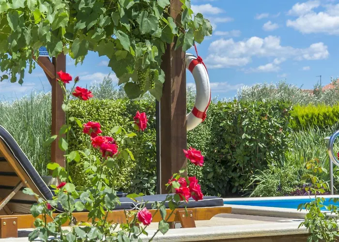 Villa Beautiful Judita With Pool In Tar Tar-Vabriga