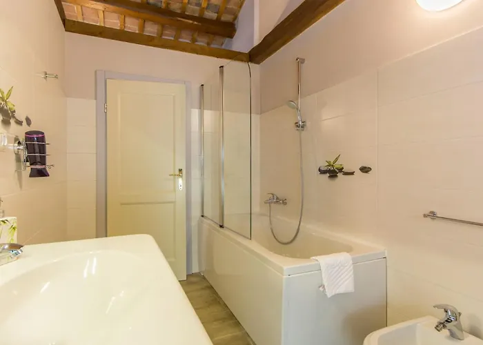 Beautiful Judita With Pool In Tar Villa