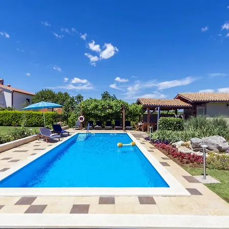 Villa Beautiful Judita With Pool In Tar Tar-Vabriga