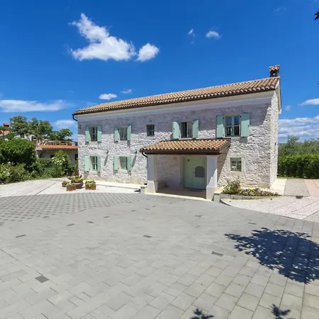 Villa Beautiful Judita With Pool In Tar