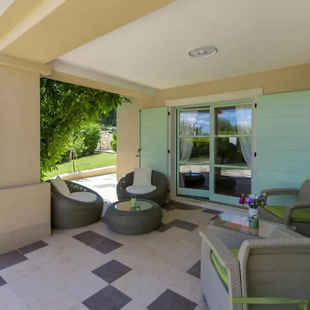 Villa Beautiful Judita With Pool In Tar *