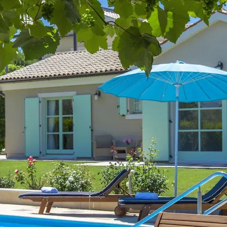Villa Beautiful Judita With Pool In Tar