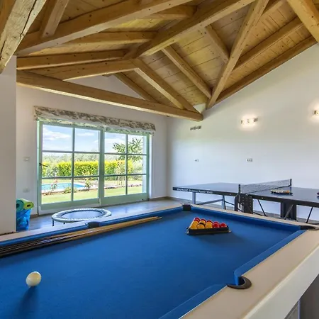 Villa Beautiful Judita With Pool In Tar