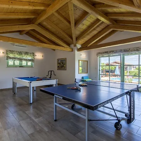 Villa Beautiful Judita With Pool In Tar Tar-Vabriga