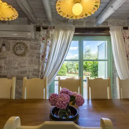 Villa Beautiful Judita With Pool In Tar Tar-Vabriga