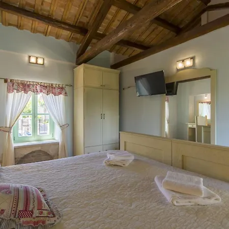 Villa Beautiful Judita With Pool In Tar
