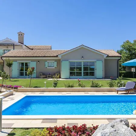 Villa Beautiful Judita With Pool In Tar Tar-Vabriga